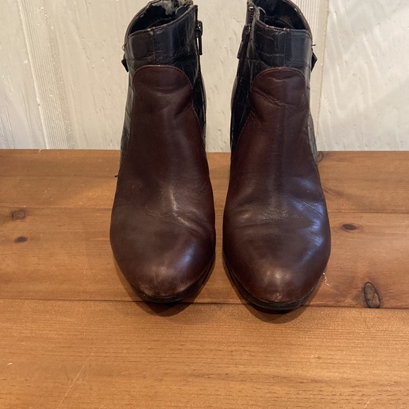 Naturalizer Brown Leather Bootie, Size 9 - Picture 2 of 6